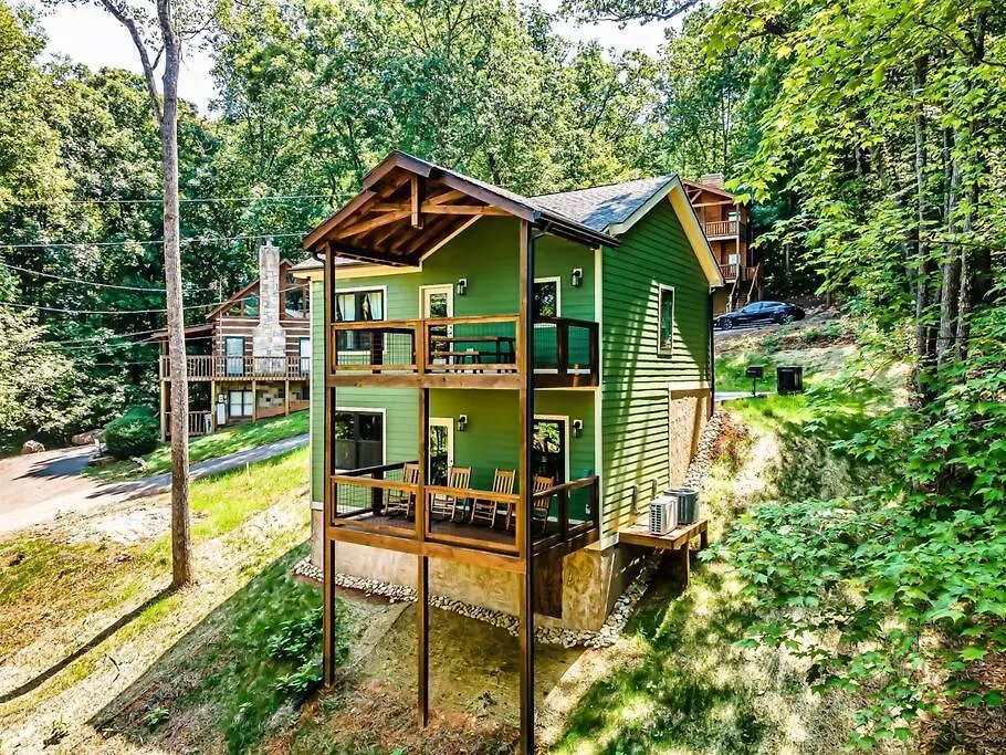 Three Cubs Den - Minutes To Pf Strip, Hot Tub, Arcade Games, Bunks, View Pigeon Forge