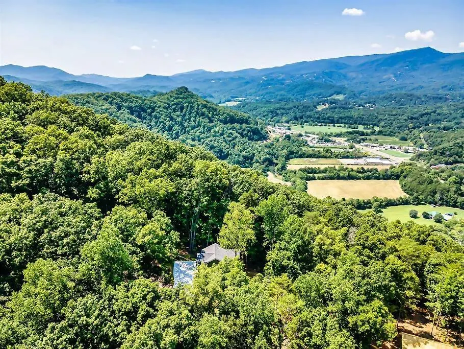 Holiday home Three Cubs Den - Minutes To Pf Strip, Hot Tub, Arcade Games, Bunks, View Pigeon Forge