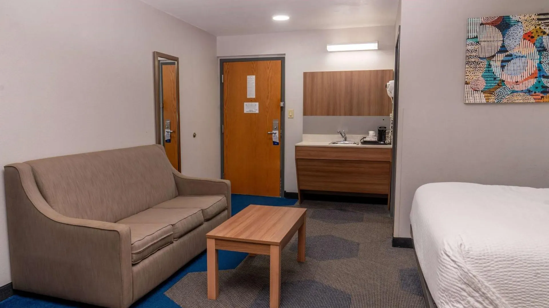 Microtel & By Wyndham Hotel 3*