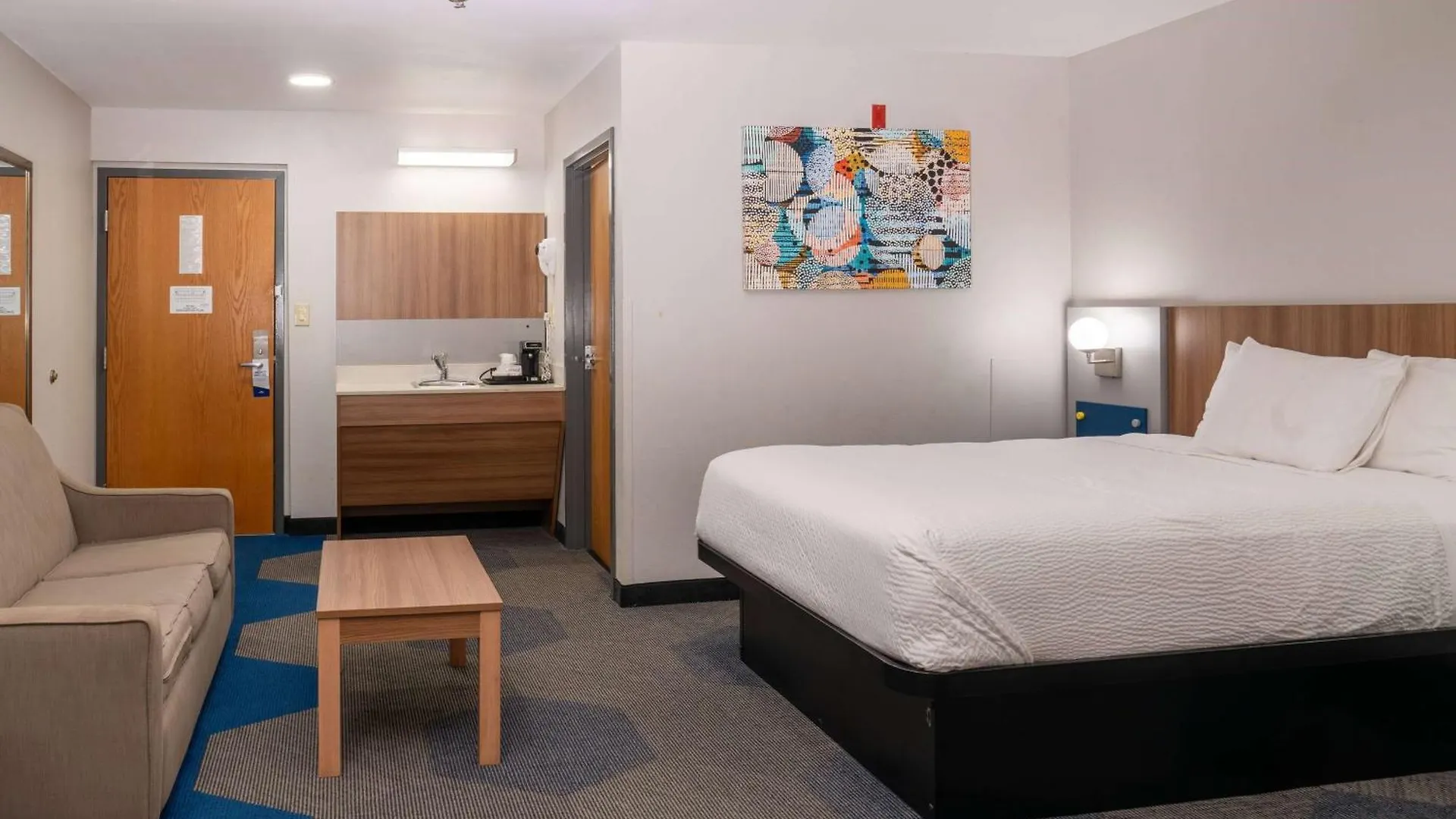 Hotel Microtel & By Wyndham 3*