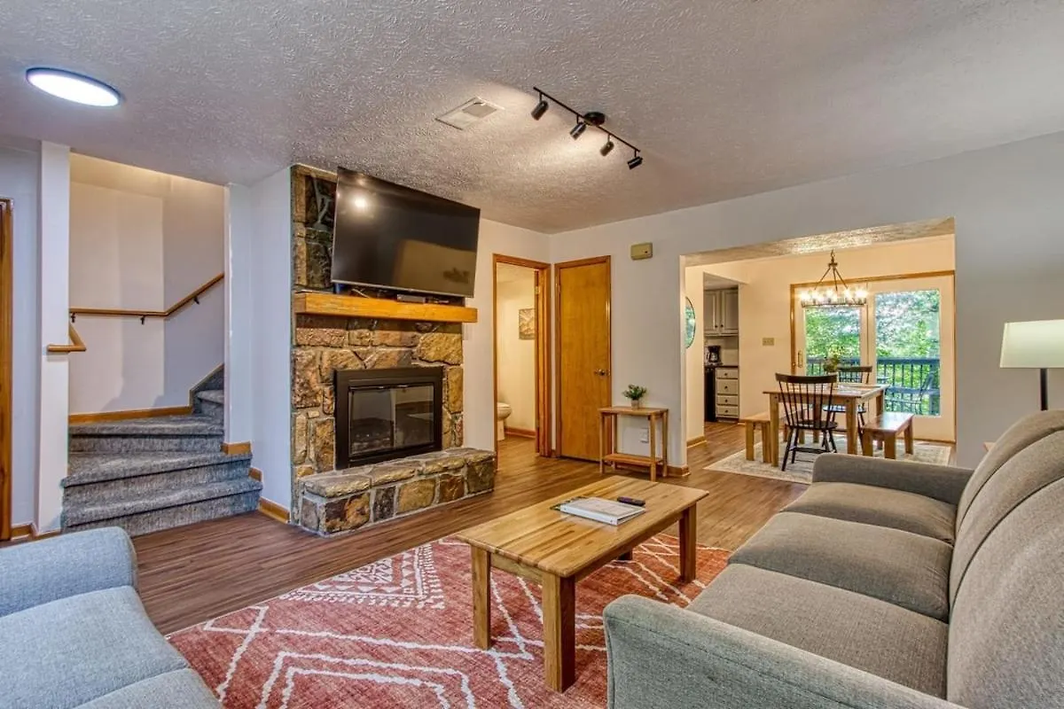 Near Dollywood Updated - Pinecrest Townhomes Holiday home