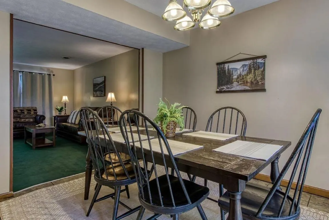 Pinecrest Townhomes-1king 2bunk Unit Holiday home *