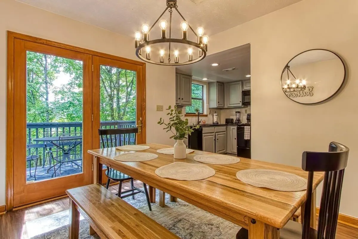 Pinecrest Townhomes-1king-2queen Unit-renovated * Pigeon Forge