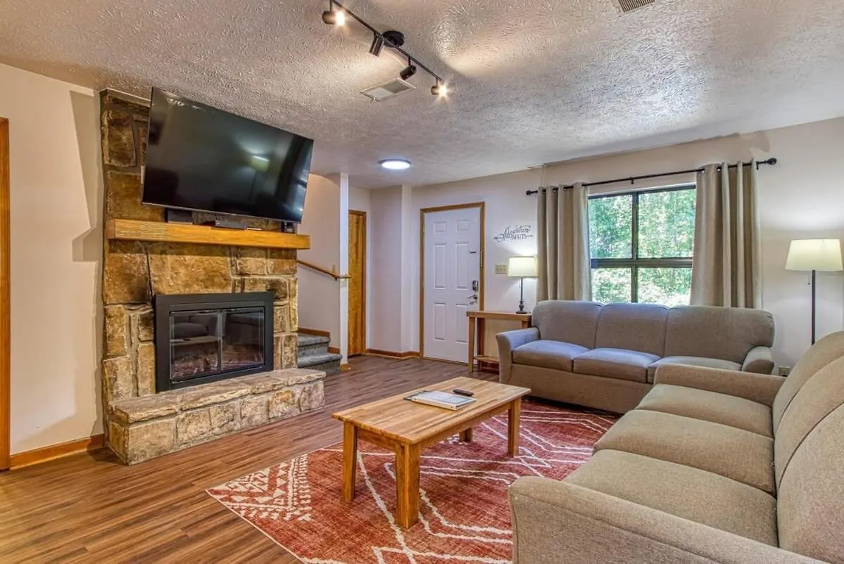 Pinecrest Townhomes-1king-2queen Unit-renovated