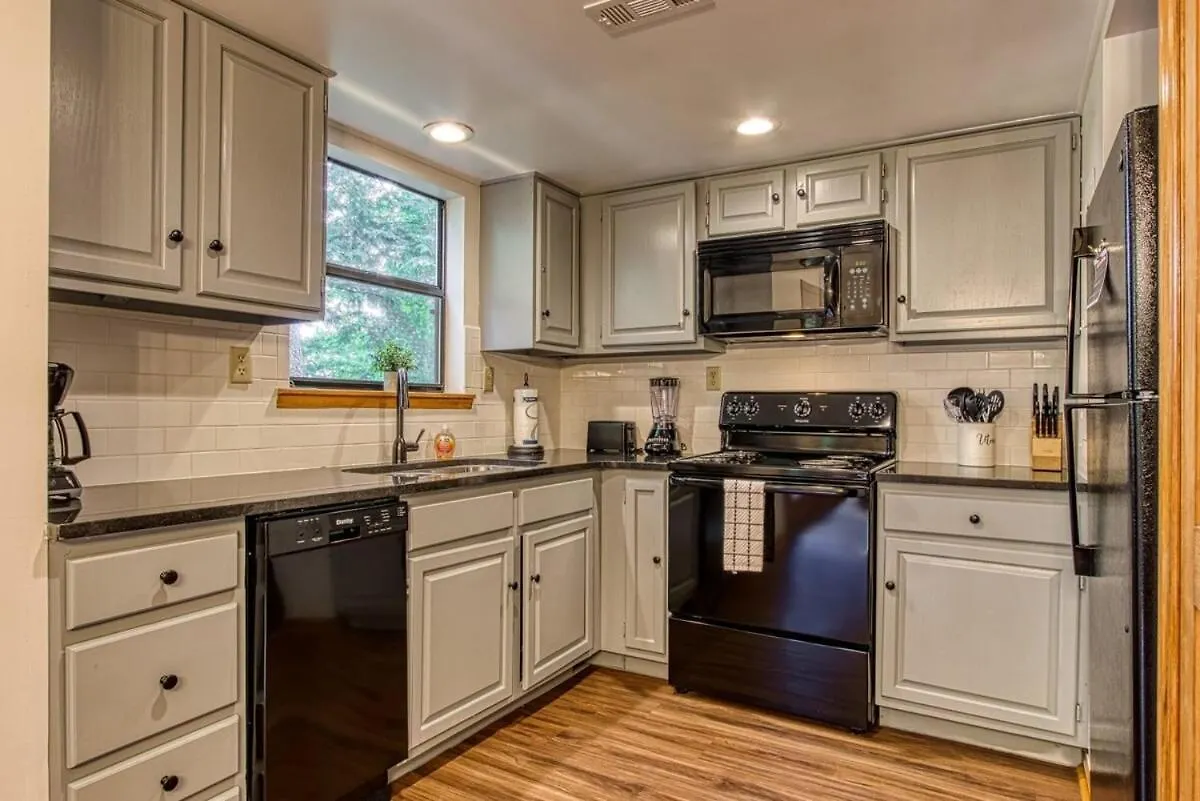 Holiday home Pinecrest Townhomes-1king2queen- Renovated Pigeon Forge