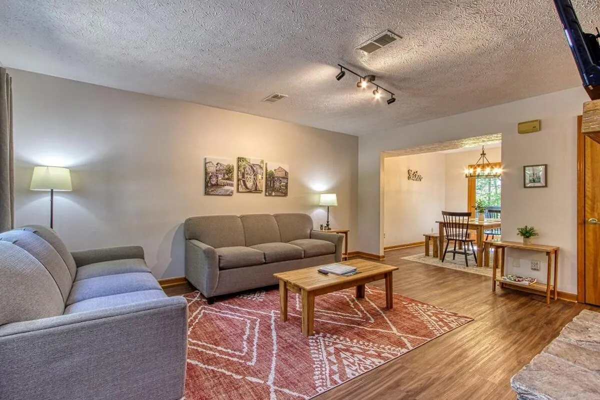 Holiday home Pinecrest Townhomes-1king2queen- Renovated *