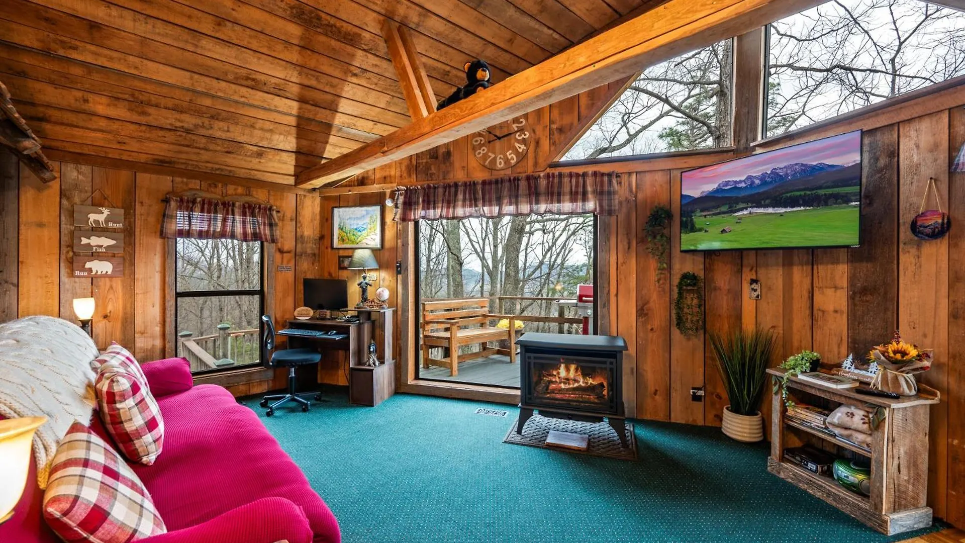 10 Miles Away From The Heart Of It All! Villa Pigeon Forge