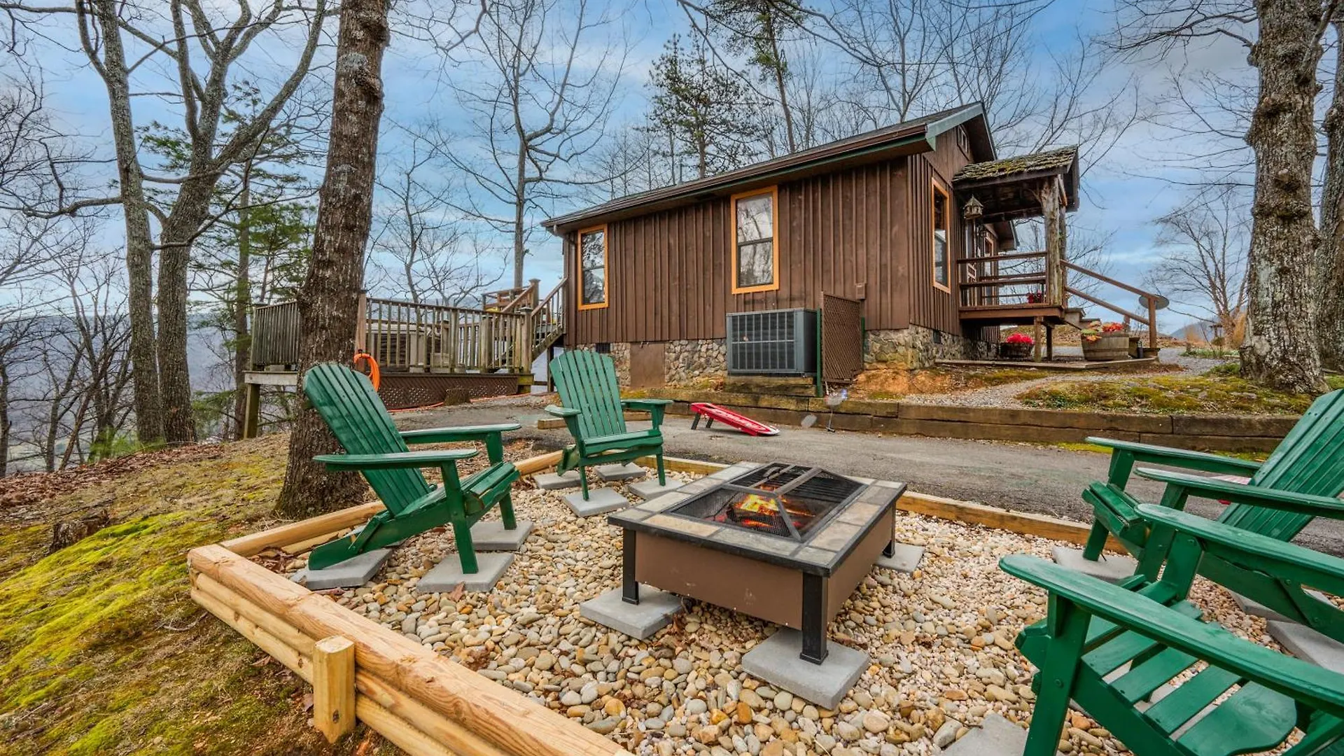 Villa 10 Miles Away From The Heart Of It All! Pigeon Forge