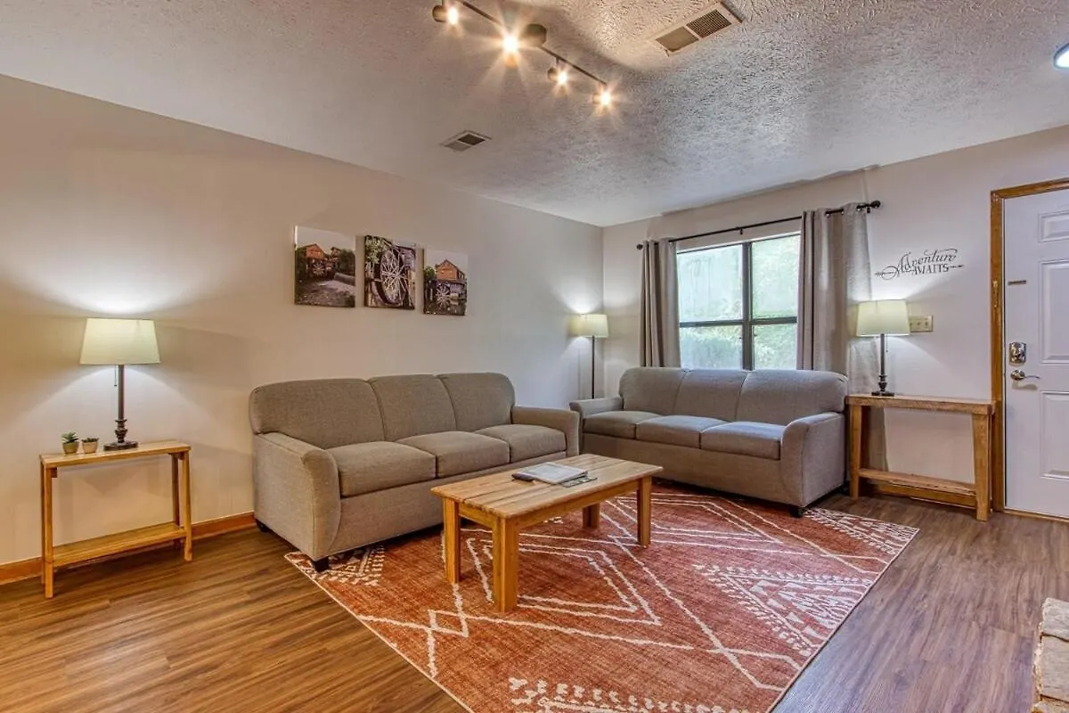 Near Dollywood Updated - Pinecrest Townhomes Holiday home
