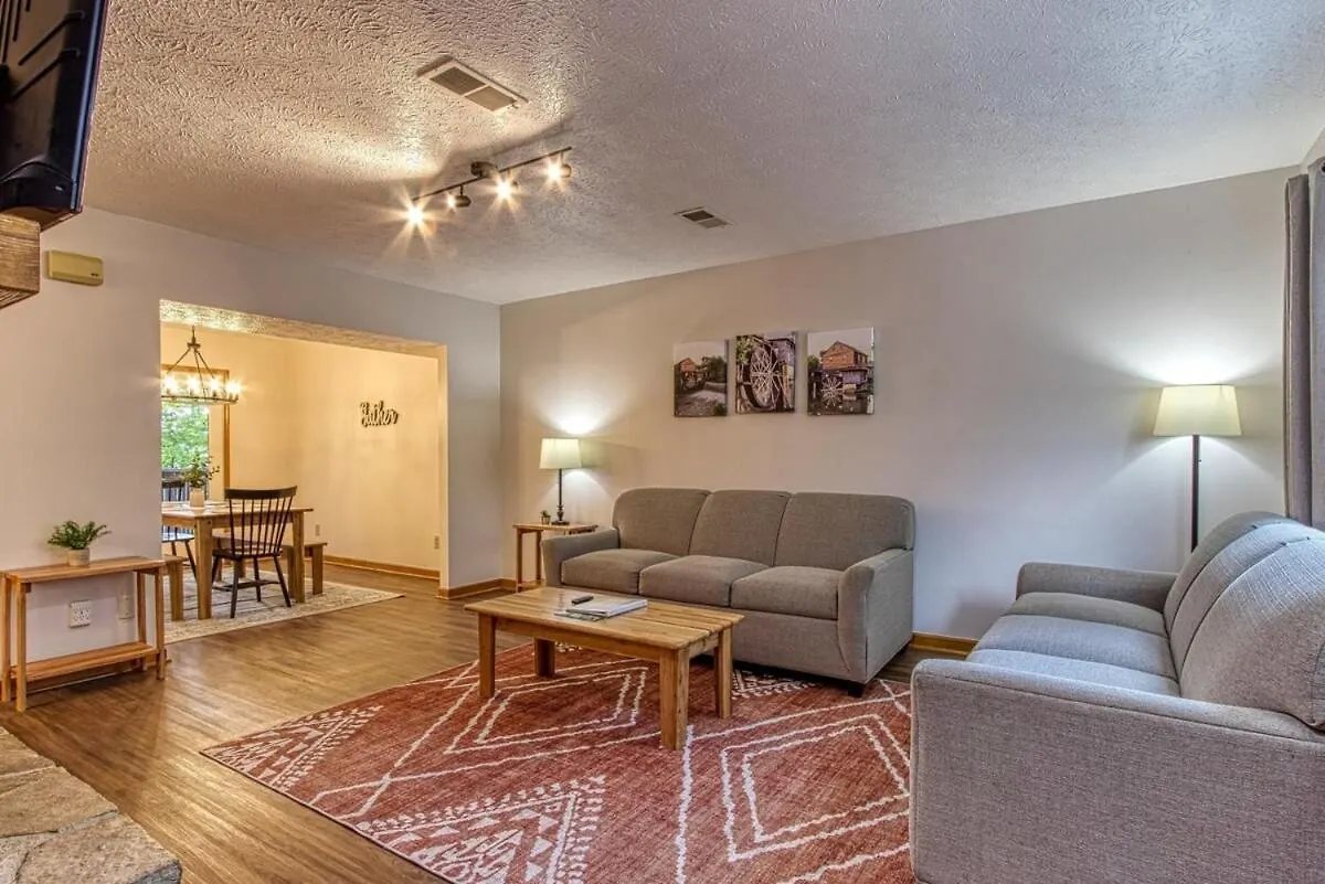 Near Dollywood Updated - Pinecrest Townhomes Holiday home Pigeon Forge