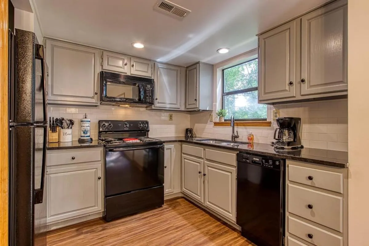 Near Dollywood Updated - Pinecrest Townhomes Holiday home *