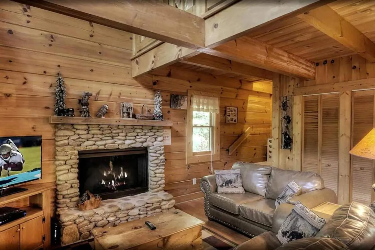 Cozy Loft Firepit, Jacuzzi Near *