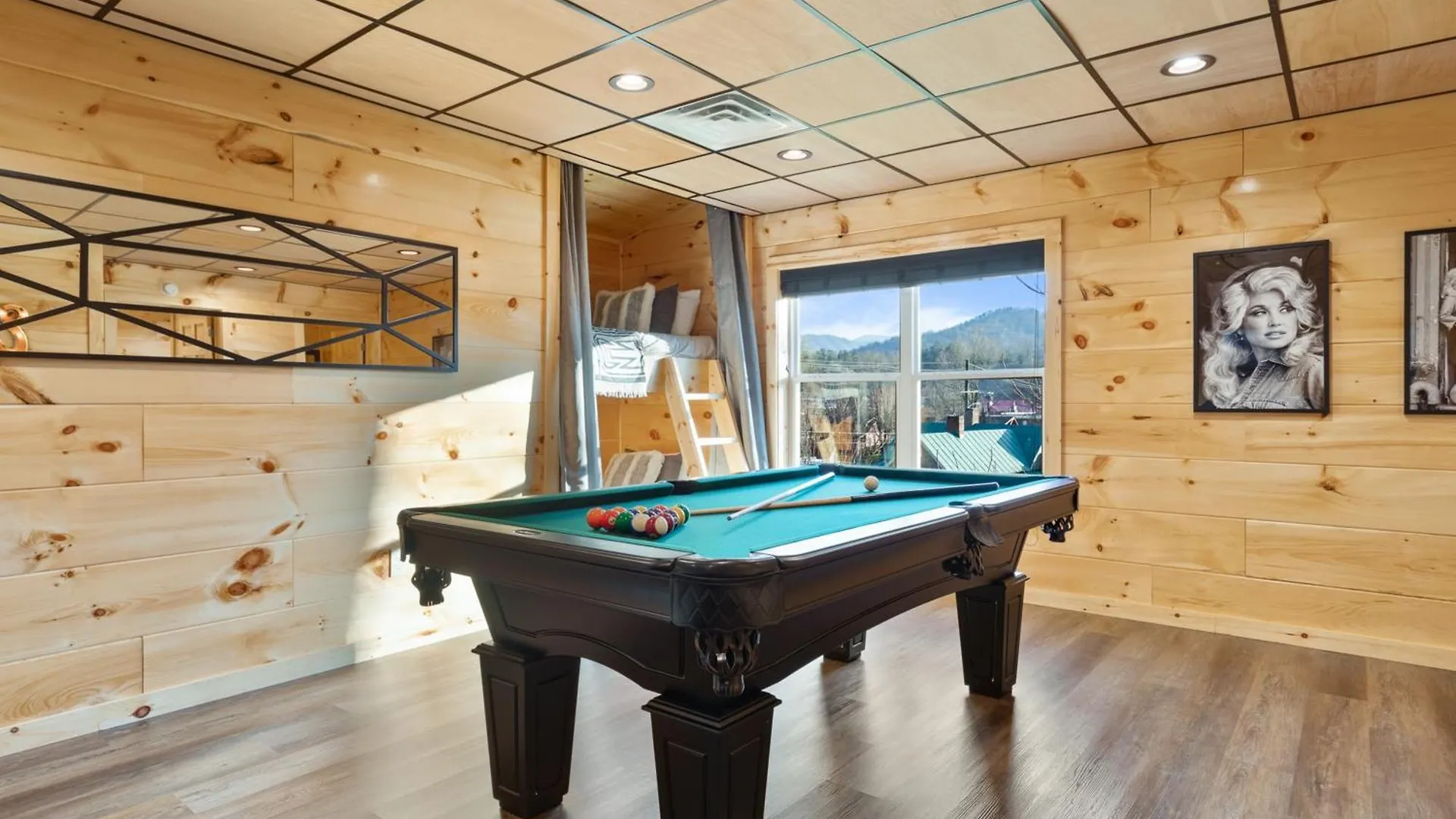 Parkway Paradise W/ Private Hot Tub