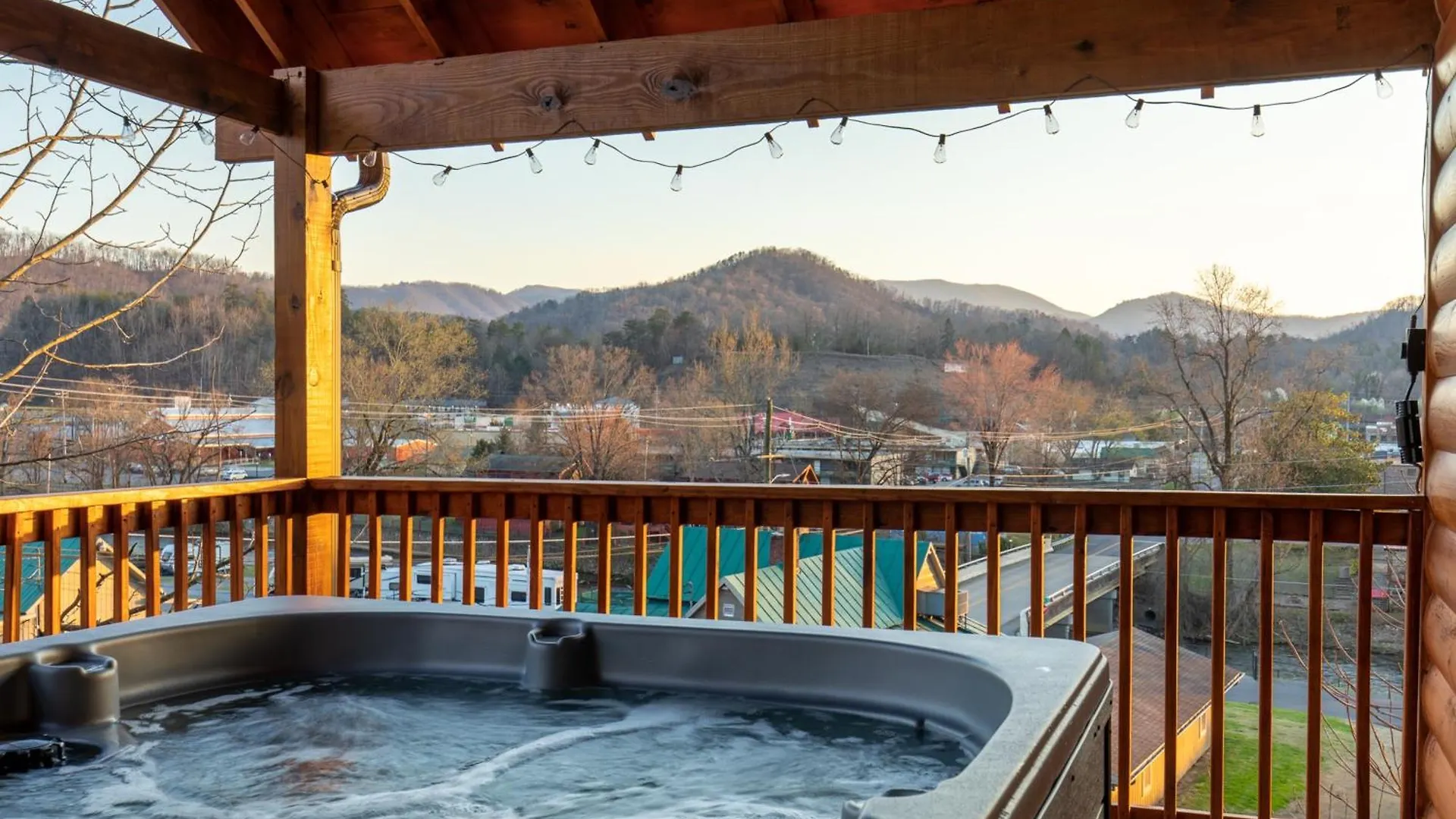 Parkway Paradise W/ Private Hot Tub * Pigeon Forge