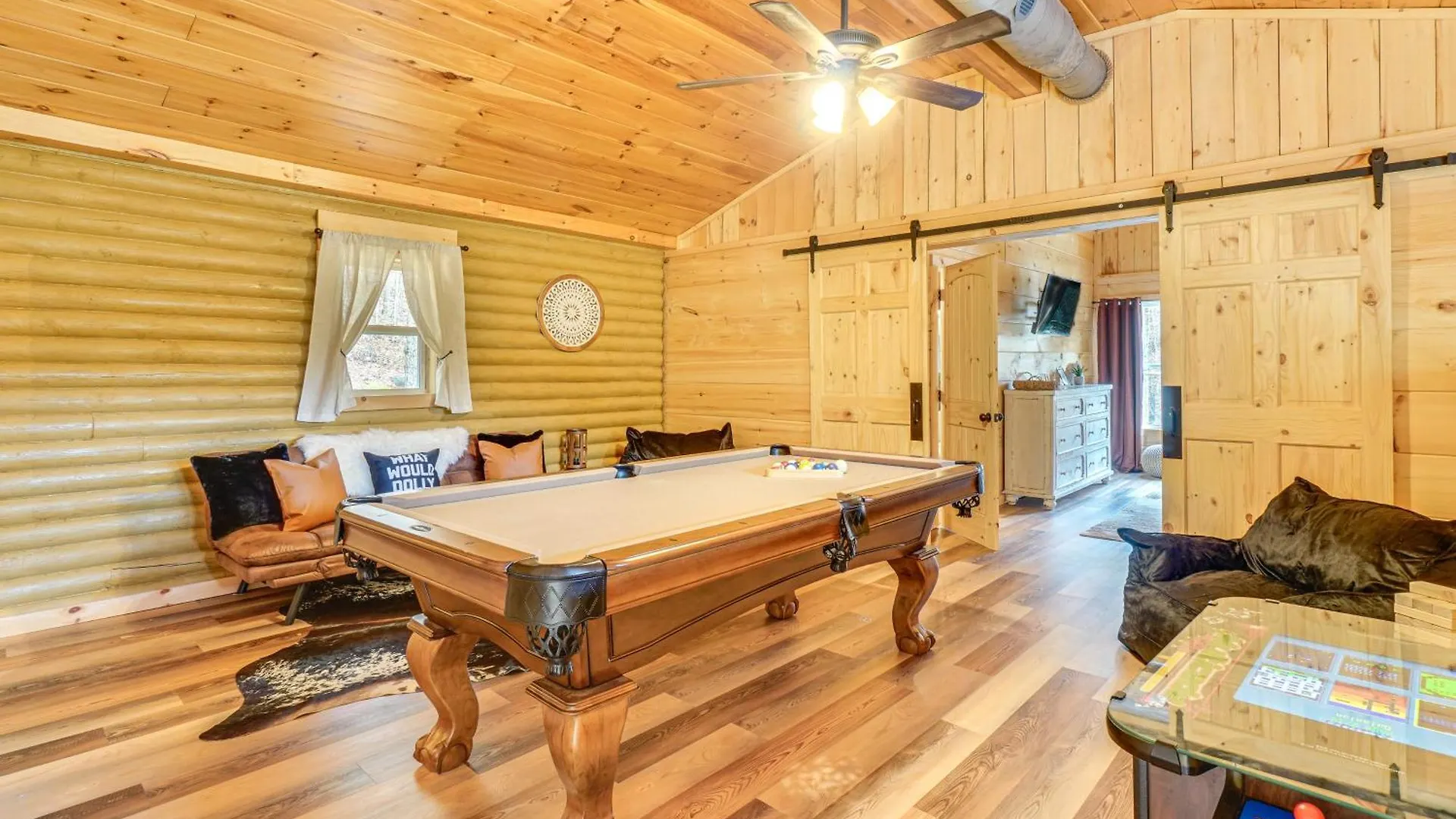 Cozy Sevierville Cabin With Hot Tub And Game Room! Holiday home Pigeon Forge