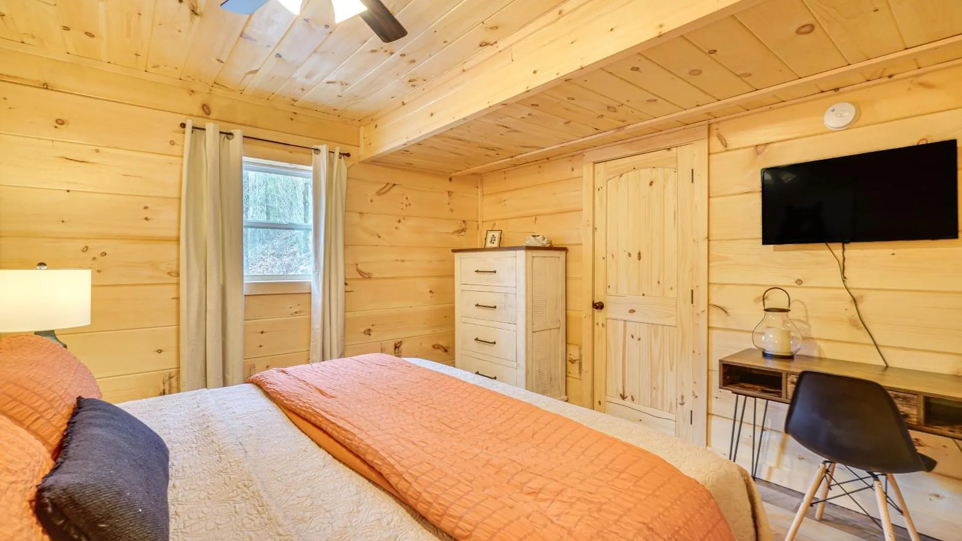 Cozy Sevierville Cabin With Hot Tub And Game Room! Holiday home