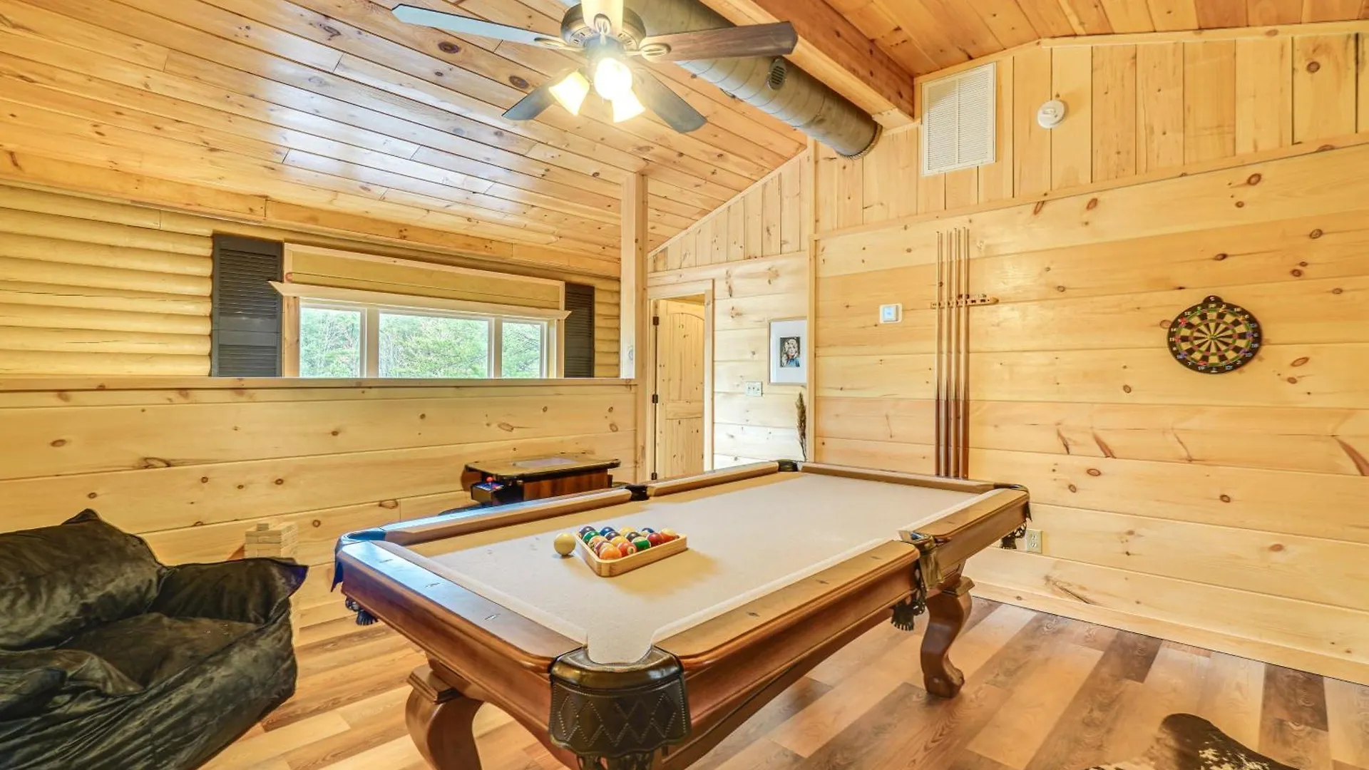 Cozy Sevierville Cabin With Hot Tub And Game Room! *