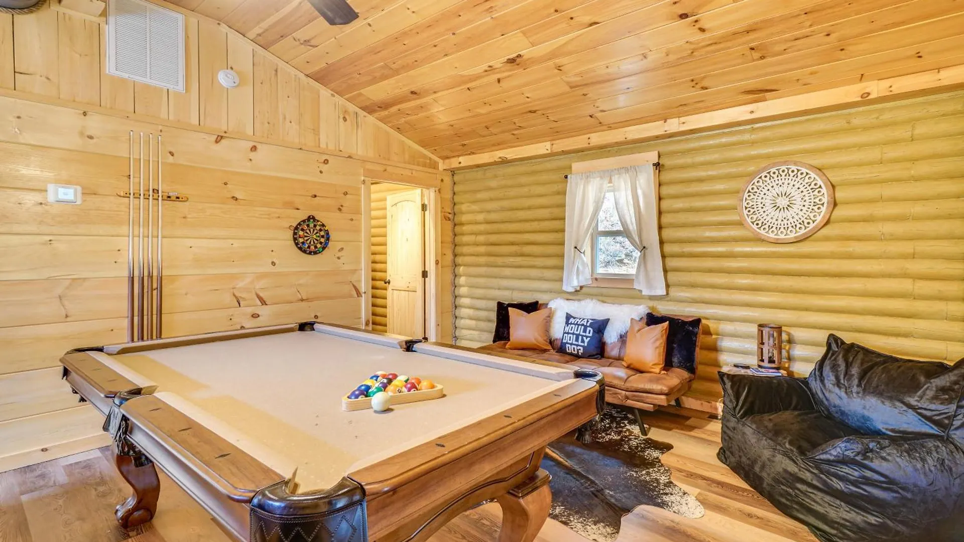 Cozy Sevierville Cabin With Hot Tub And Game Room! Holiday home Pigeon Forge