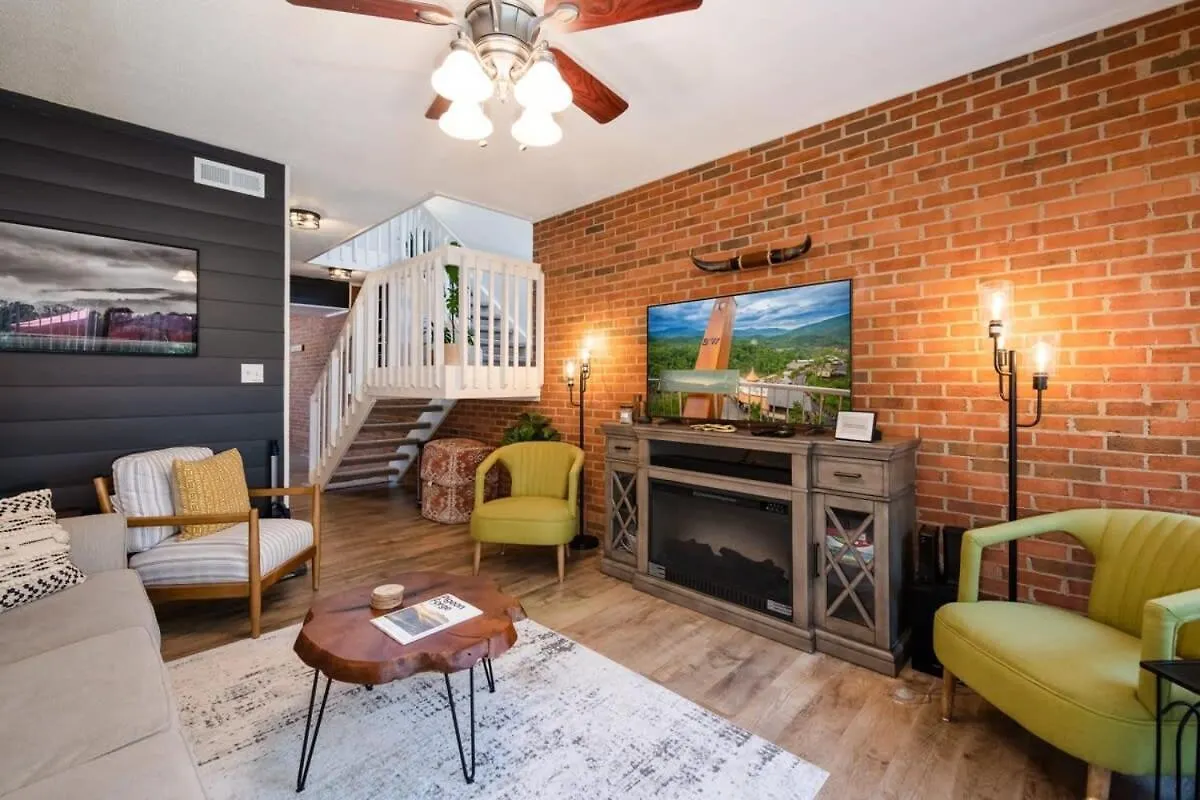 Close 2 Dollywood~rustic~sleeps 6~family Fun Apartment *