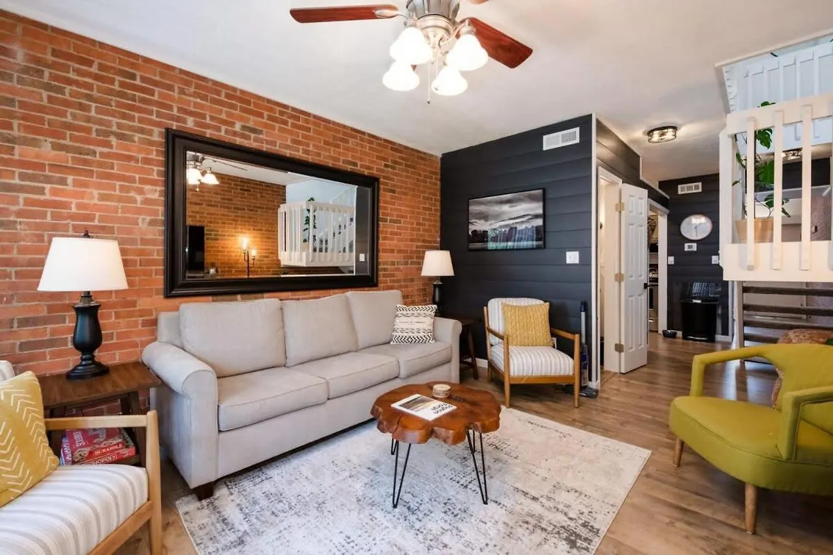 Close 2 Dollywood~rustic~sleeps 6~family Fun
