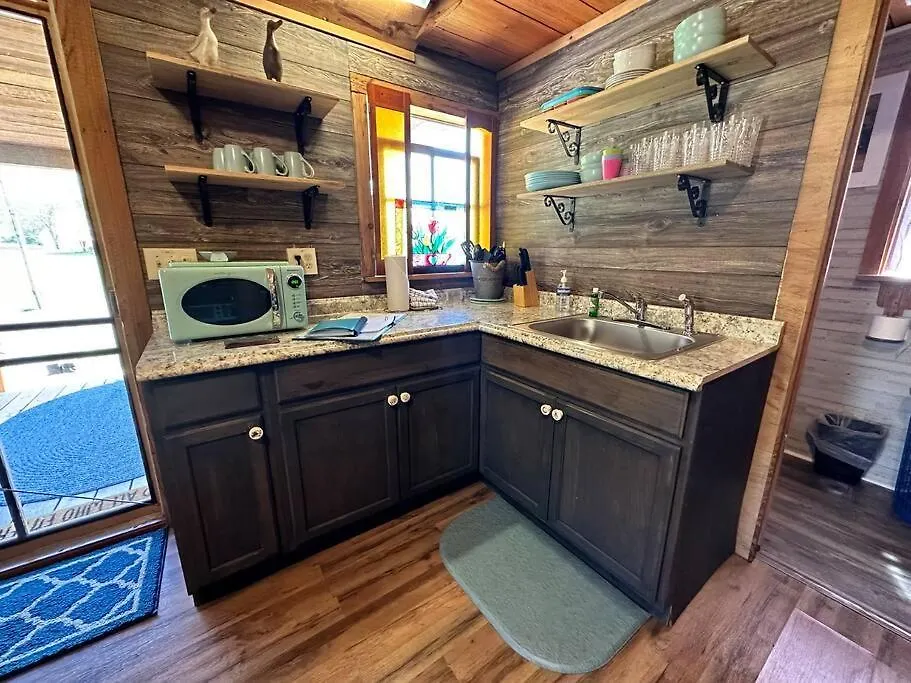 Cozy Walking Distance To Parkway! Casa vacanze