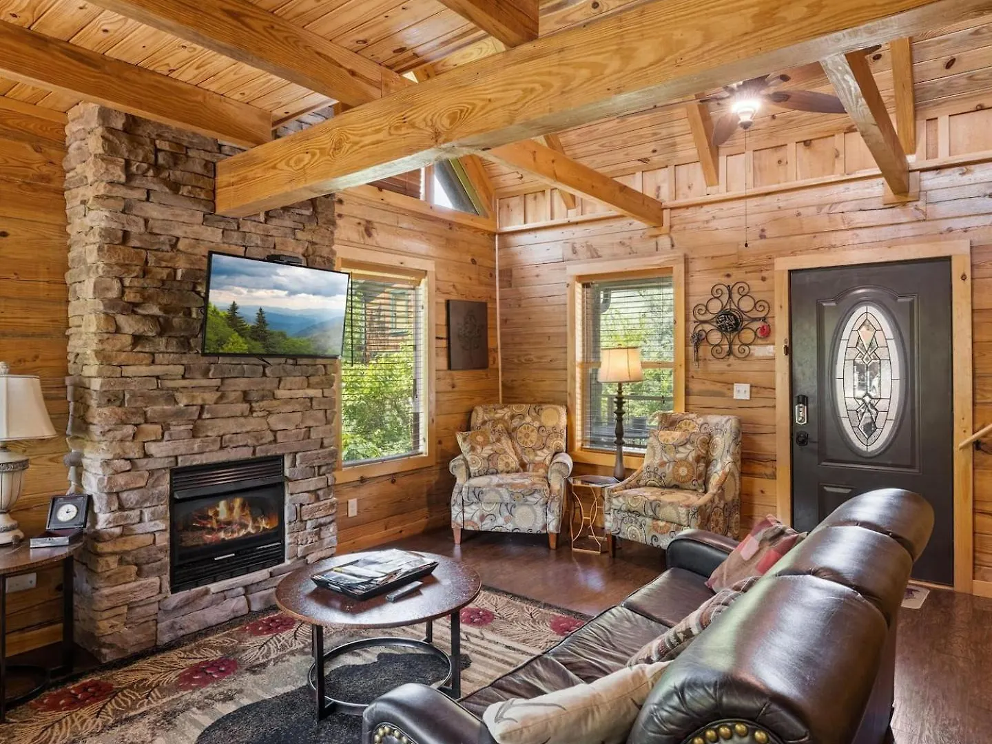 Steps From Pf 3br Escape Theater & Hot Tub Holiday home