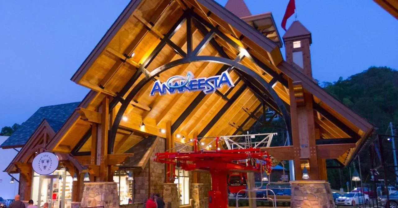 Wilderness Theater And Holiday home Pigeon Forge