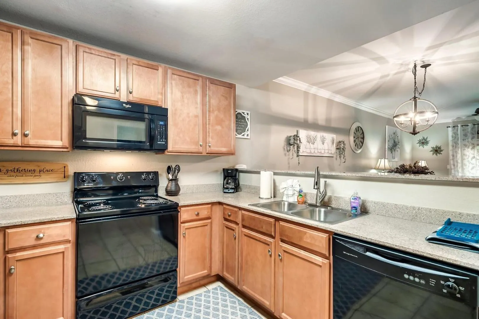 Apartment Luxury Condo, Sleeps 6, 3.2 Miles To Dollywood
