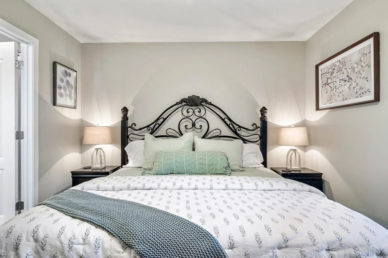 Apartment Luxury Condo, Sleeps 6, 3.2 Miles To Dollywood