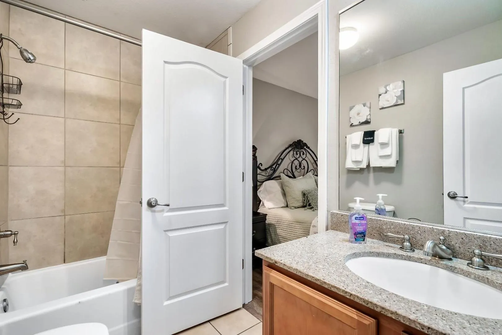 Apartment Luxury Condo, Sleeps 6, 3.2 Miles To Dollywood Pigeon Forge