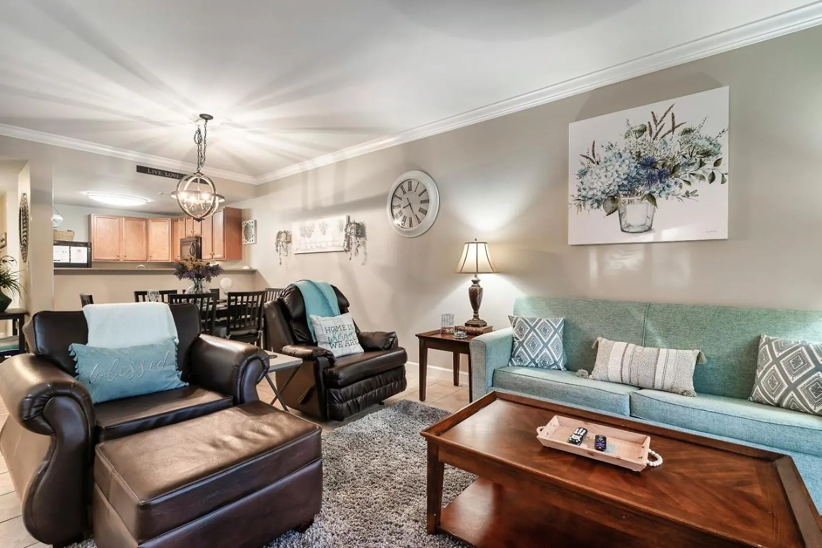 Luxury Condo, Sleeps 6, 3.2 Miles To Dollywood Apartment *