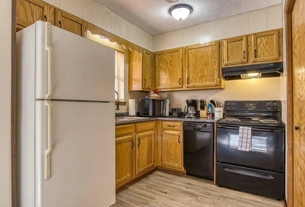 Pinecrest 1k 2q Next To Dollywood Pigeon Forge
