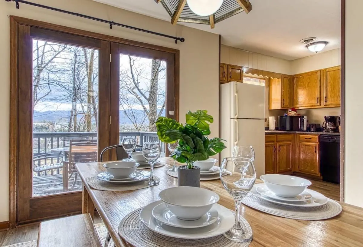 Pinecrest 1k 2q Next To Dollywood * Pigeon Forge