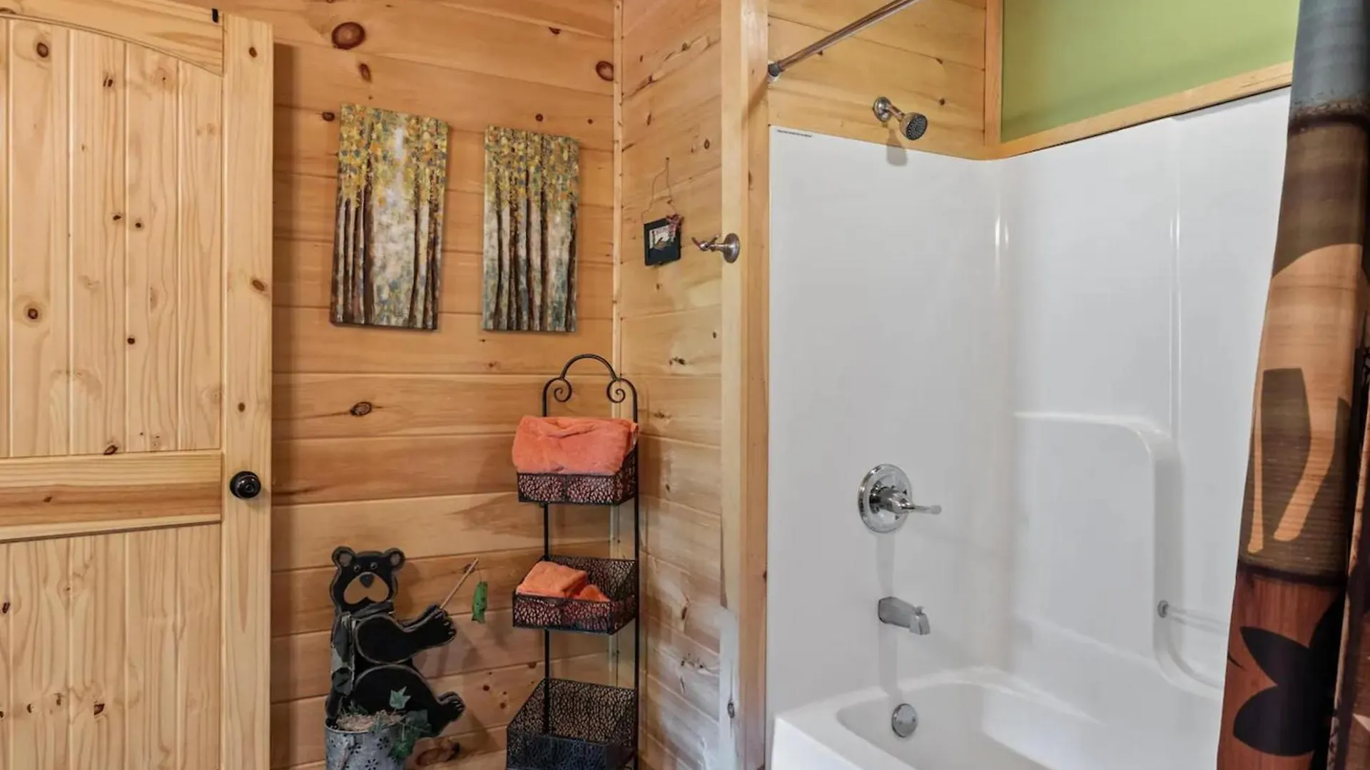 Steps From Pf 3br Escape Theater & Hot Tub *