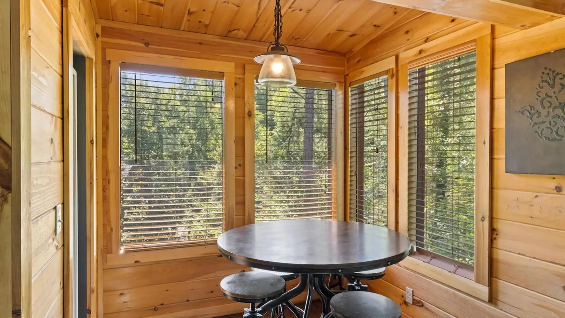 Holiday home Steps From Pf 3br Escape Theater & Hot Tub *