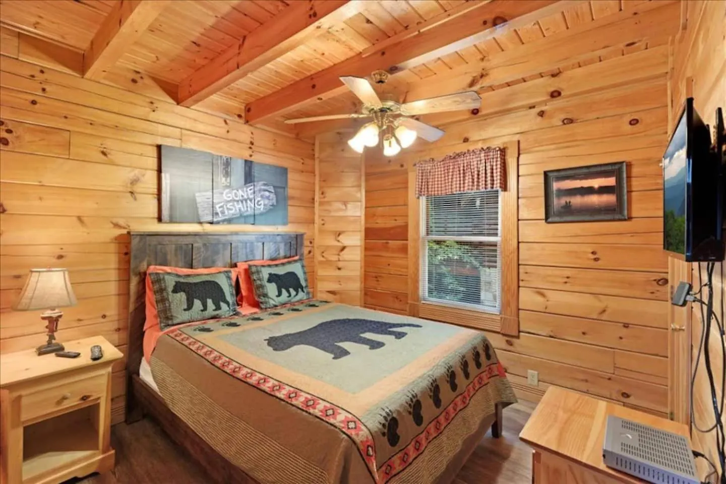 5Br Smoky Cabin Hot Tub, Games, 1 Mi To Parkway *