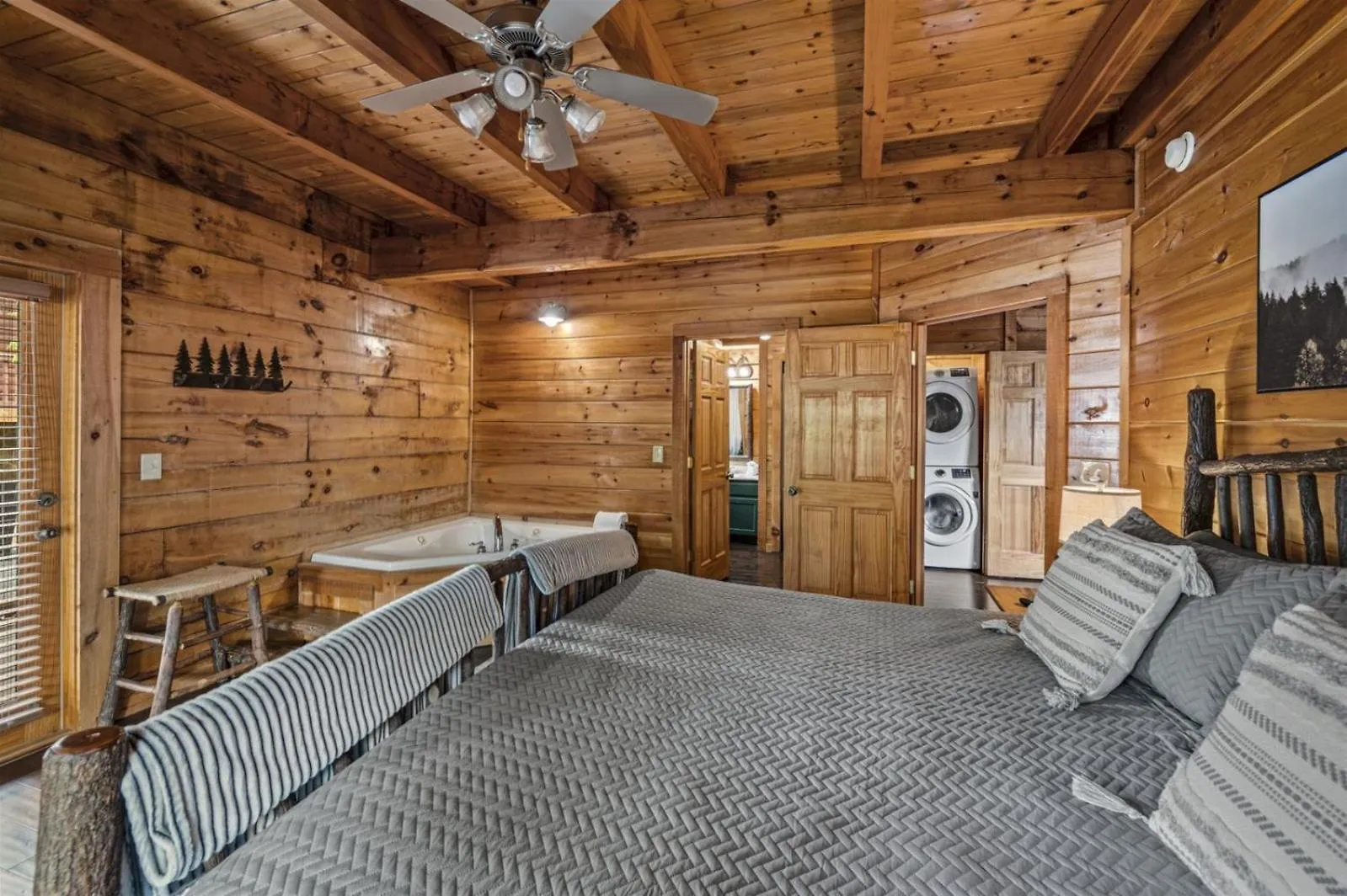 Near Dollywood With Pool Table-hot Tub-fire Pit-game Room-swimming Pool Holiday home Pigeon Forge