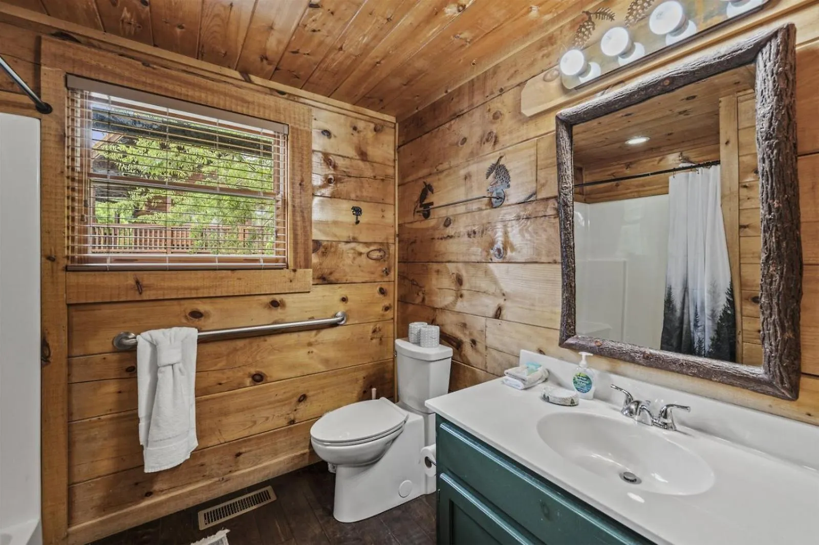 Holiday home Near Dollywood With Pool Table-hot Tub-fire Pit-game Room-swimming Pool *