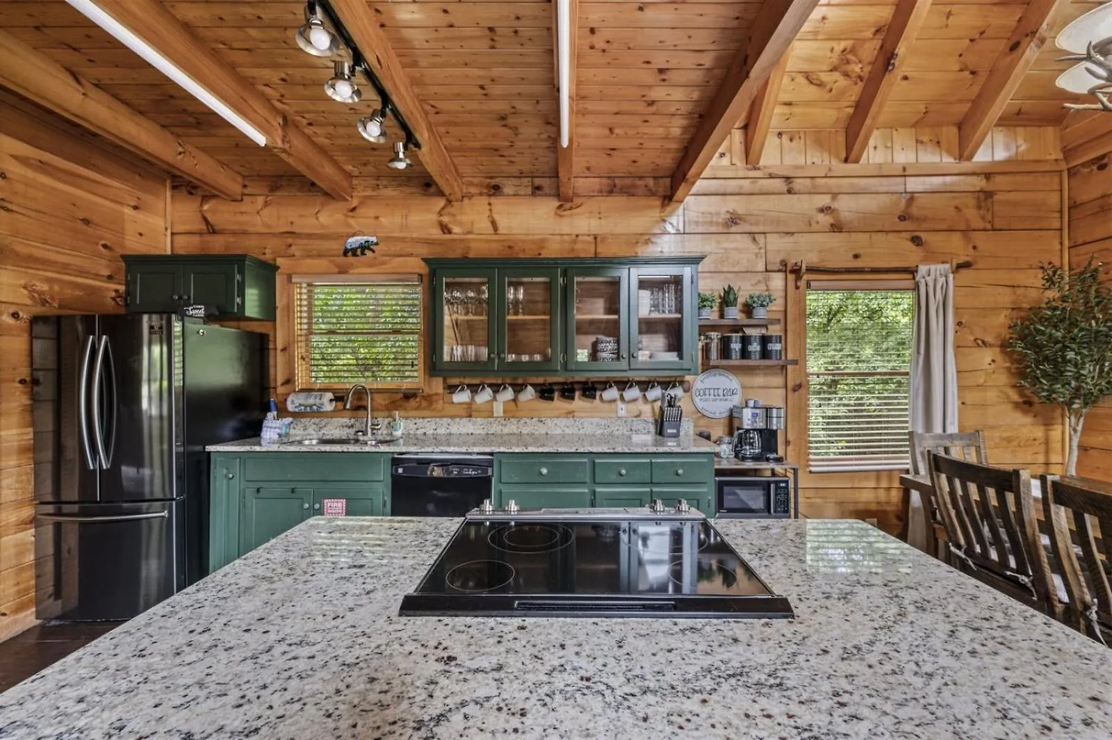 Holiday home Near Dollywood With Pool Table-hot Tub-fire Pit-game Room-swimming Pool