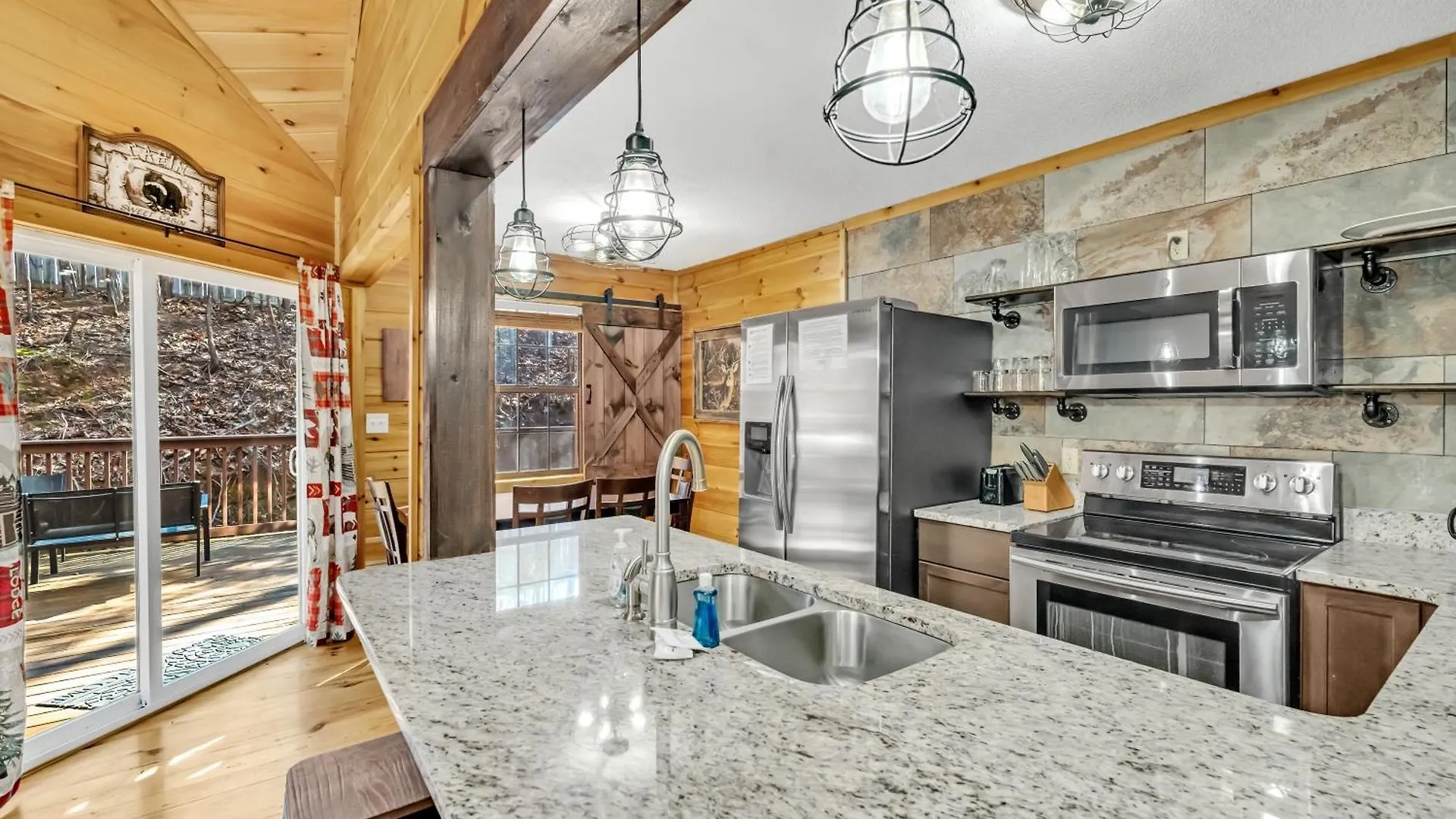 Holiday home Enchanted Memories, Hot Tub, 1089 Of Free Attraction Tickets For Each Paid Day, Dollywood And Pigeon Forge