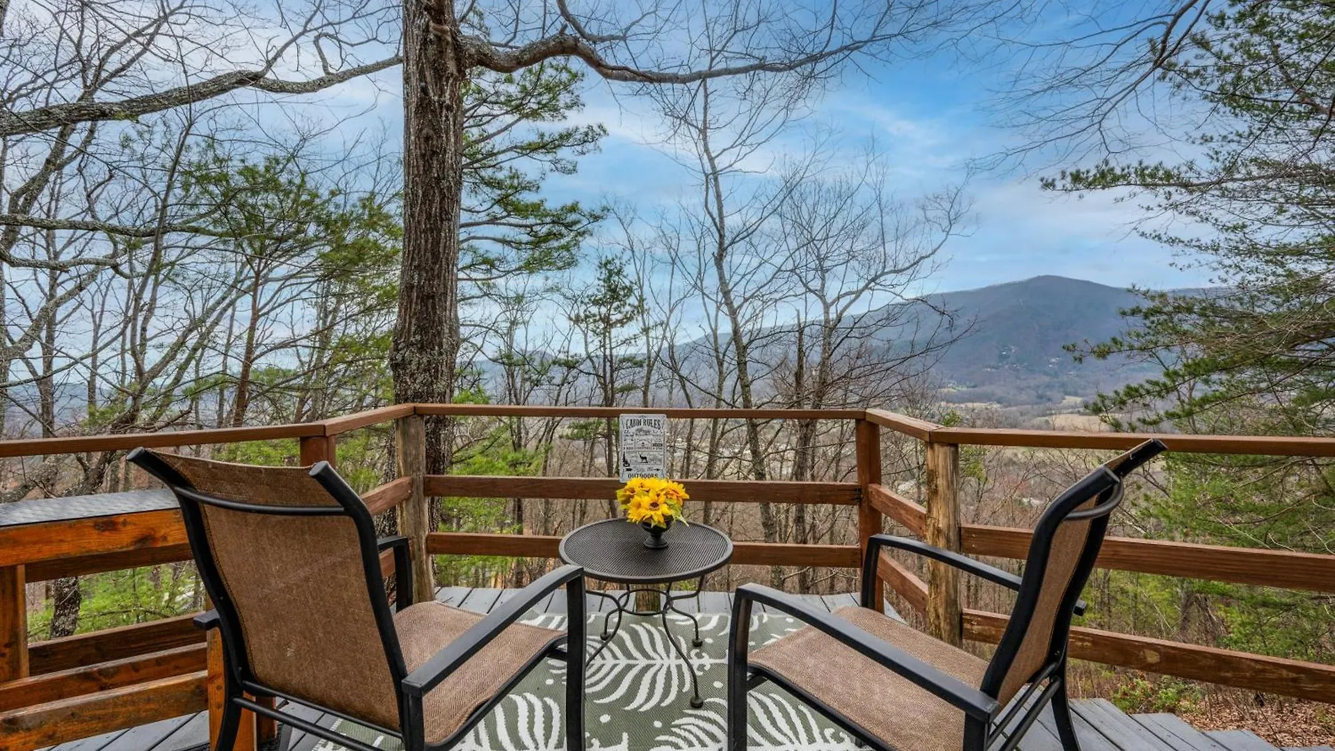 Villa 10 Miles Away From The Heart Of It All!