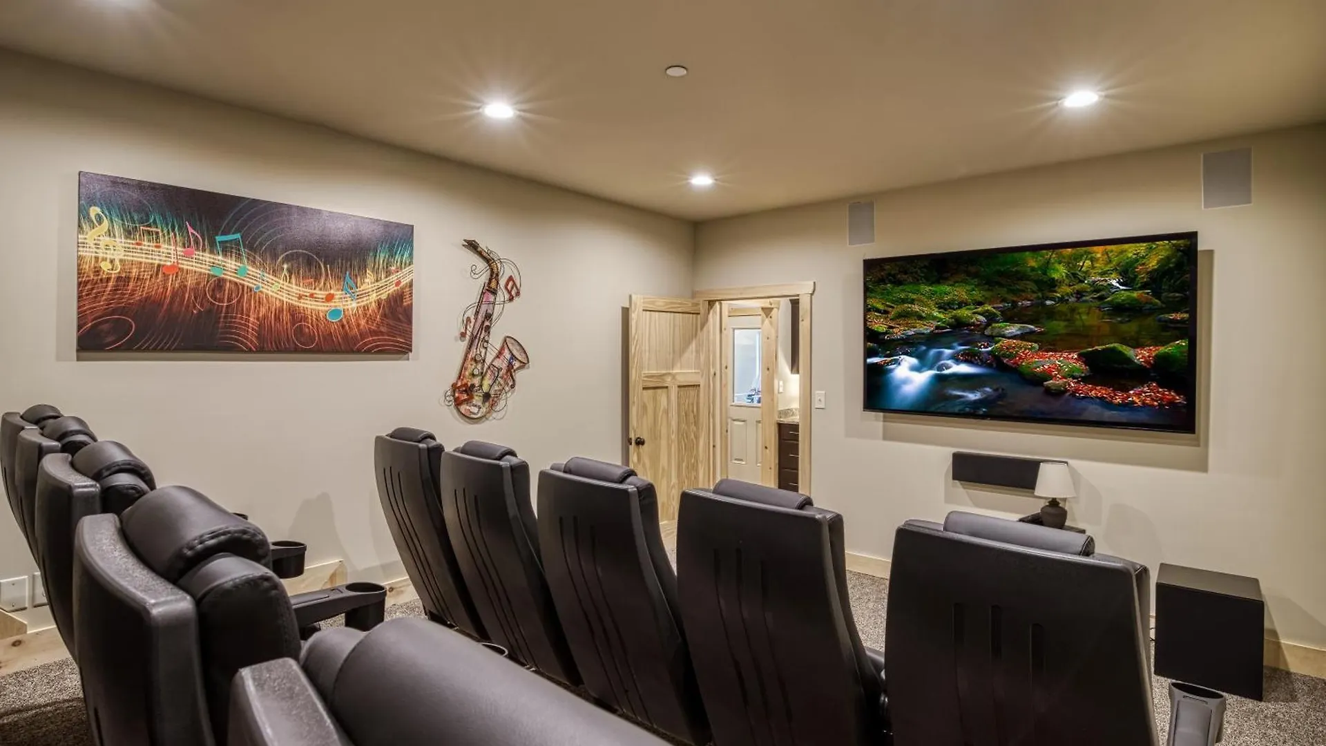 The Taj Ma Ya'll Splash, Indoor Pool, Theater Room, Game Room, 1089 Free Tickets Each Paid Day Holiday home