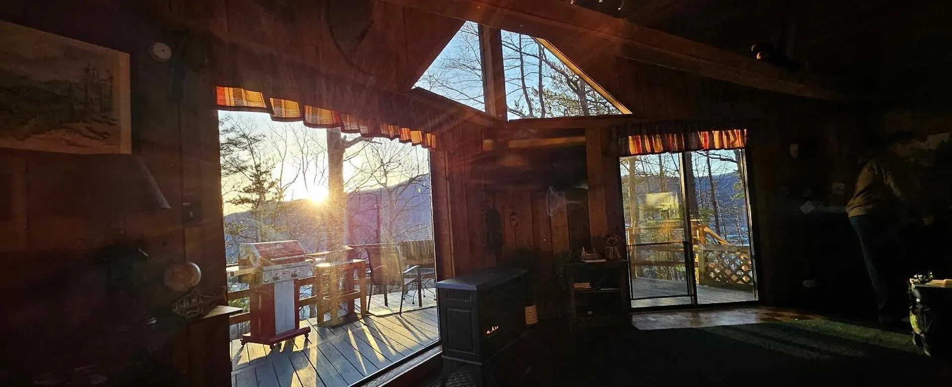 10 Miles Away From The Heart Of It All! * Pigeon Forge
