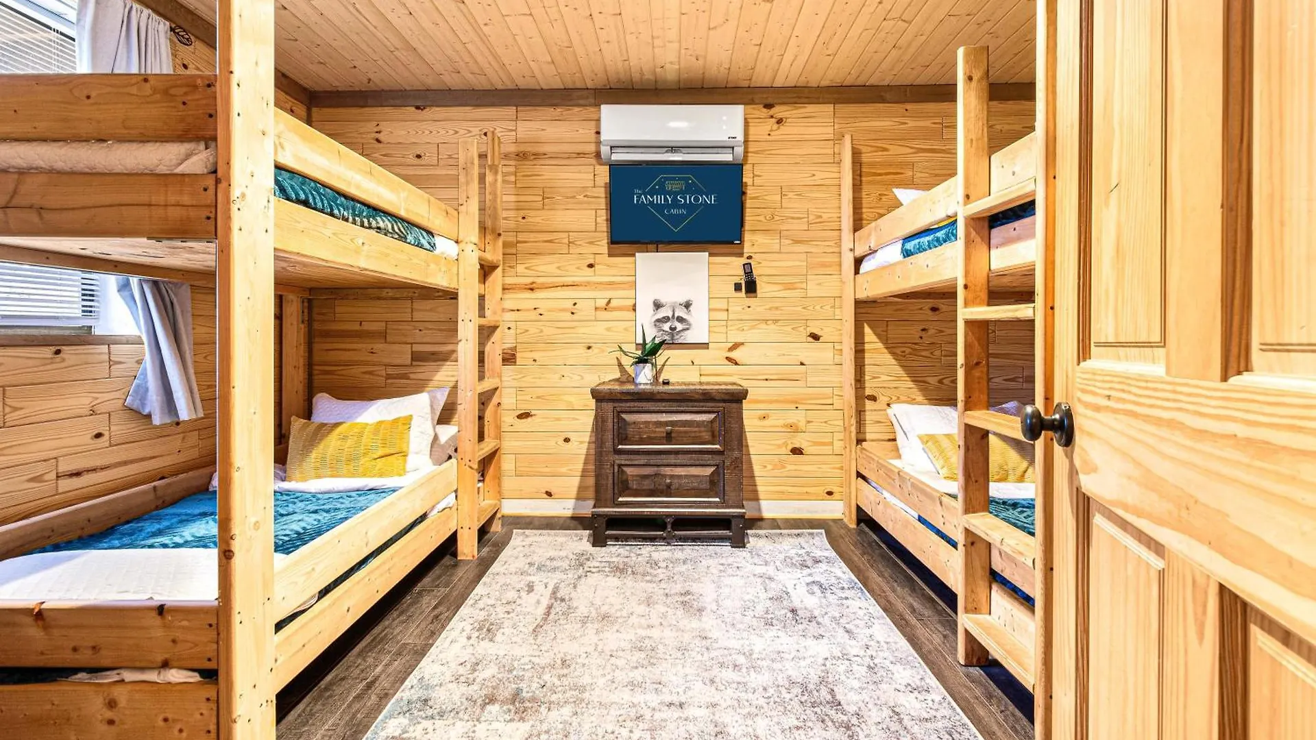 The Family Stone Luxe Sleeps 12 Hot Tub Dogfriendly Dollywood Holiday home *