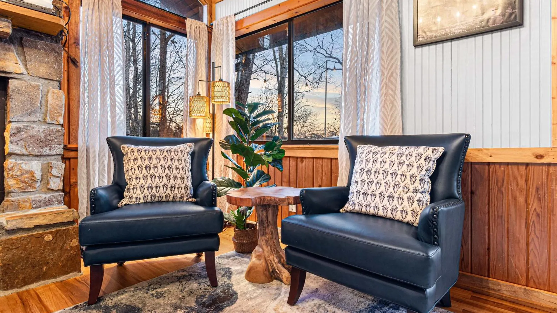 Holiday home The Family Stone Luxe Sleeps 12 Hot Tub Dogfriendly Dollywood