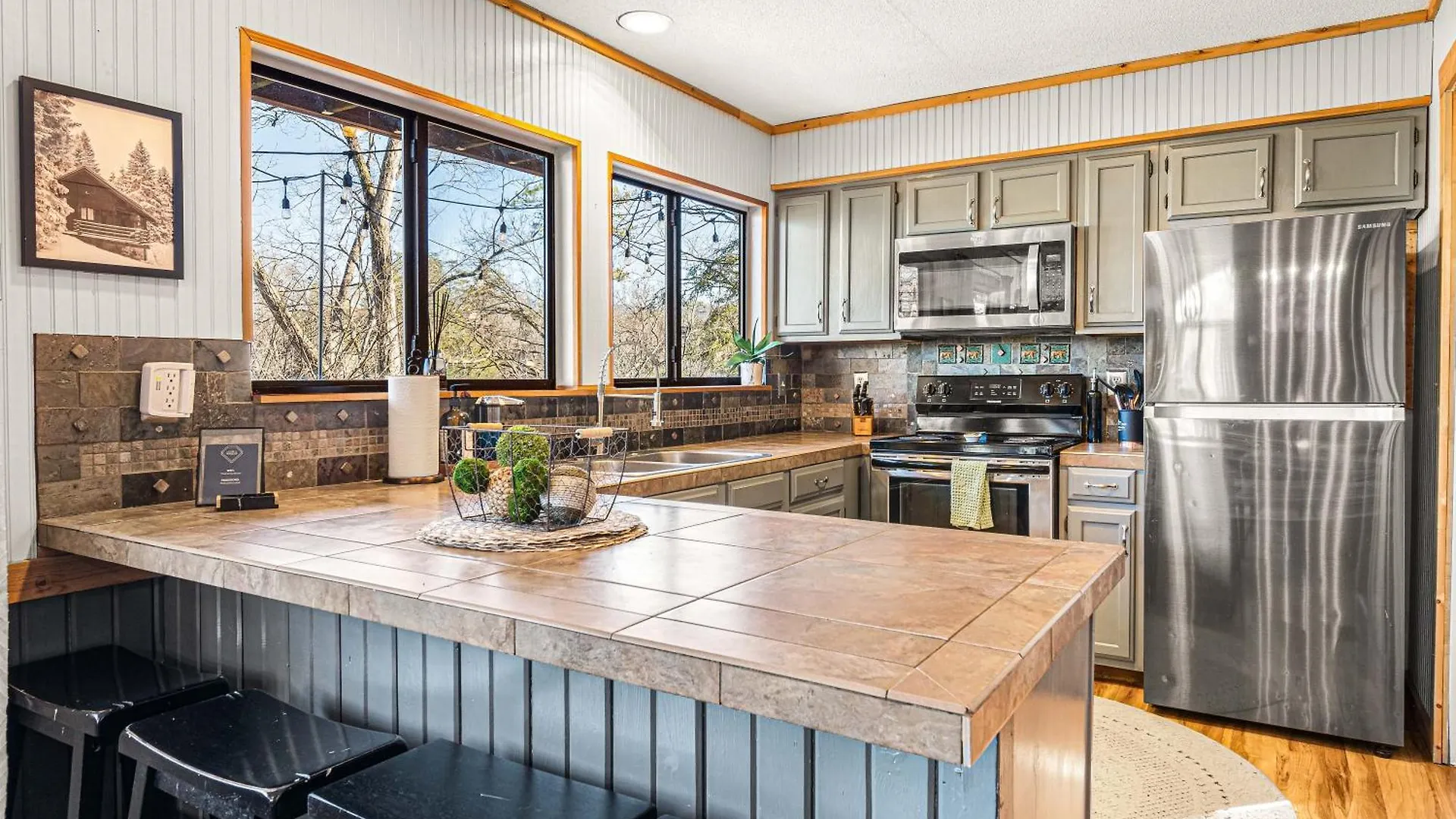 Holiday home The Family Stone Luxe Sleeps 12 Hot Tub Dogfriendly Dollywood *