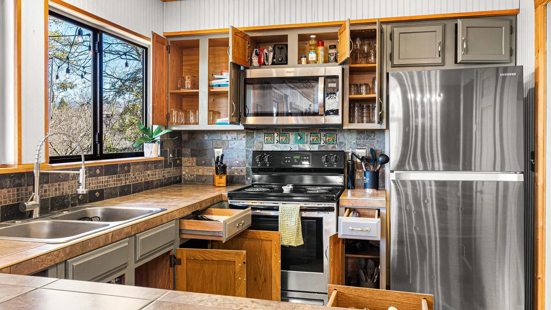 The Family Stone Luxe Sleeps 12 Hot Tub Dogfriendly Dollywood