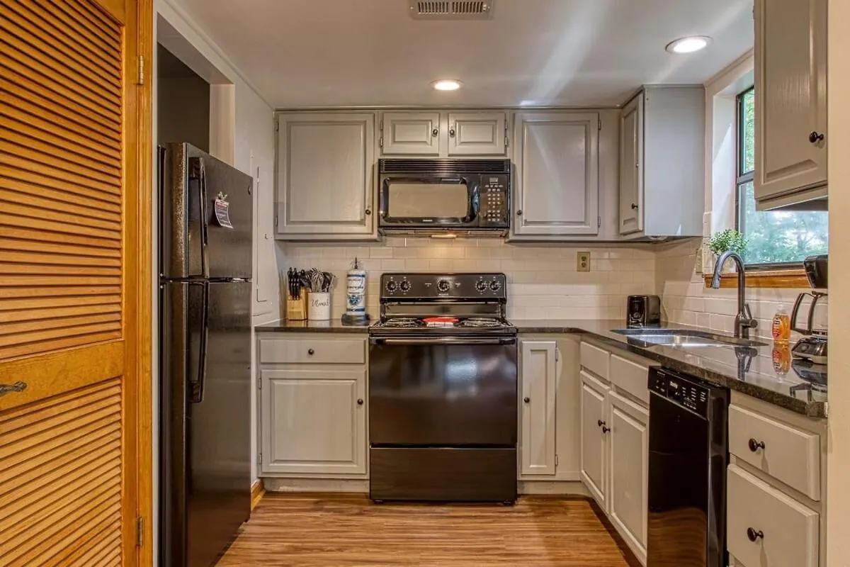 Near Dollywood Updated - Pinecrest Townhomes Holiday home