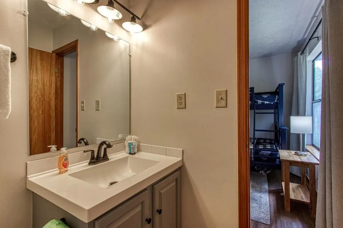 Near Dollywood Updated - Pinecrest Townhomes Holiday home