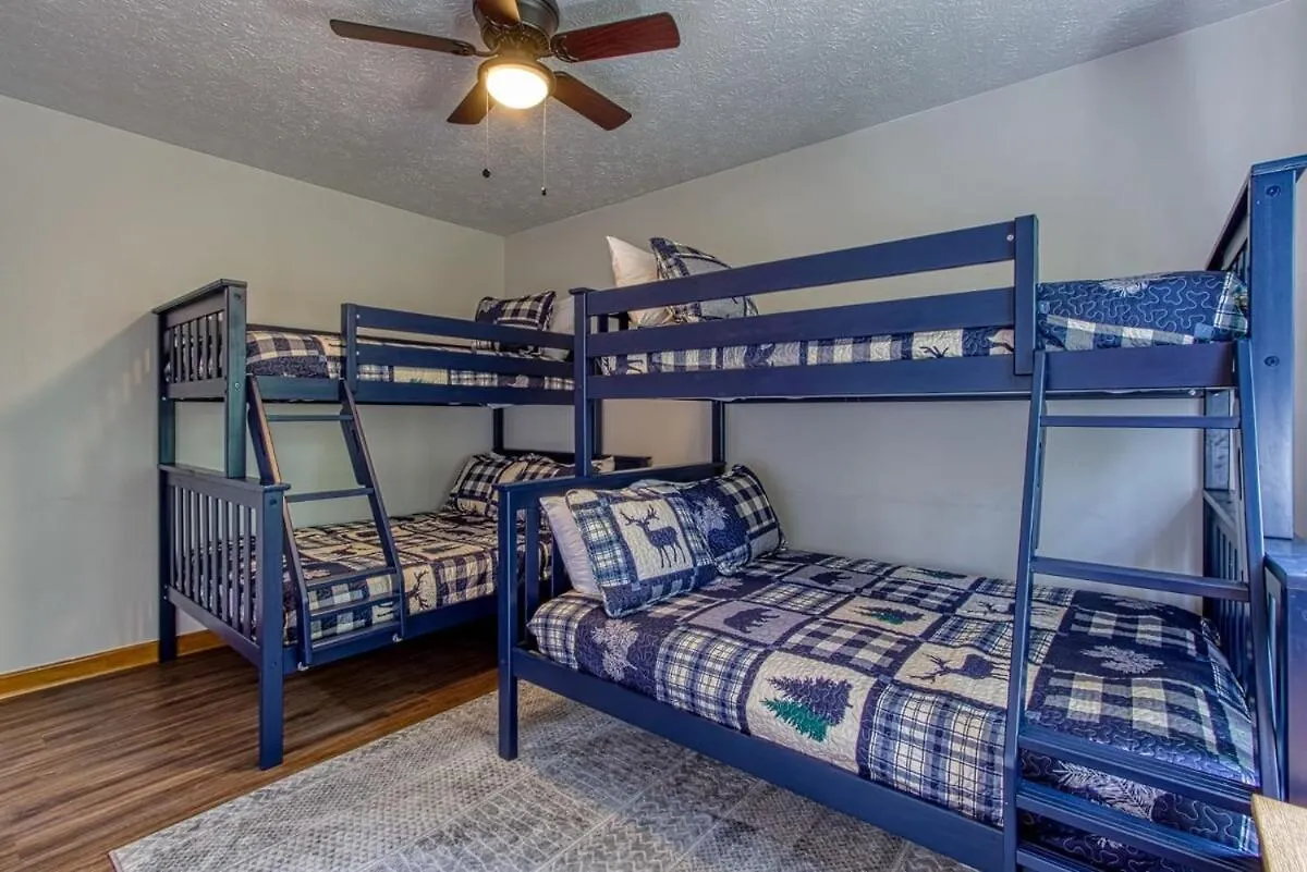 Near Dollywood Updated - Pinecrest Townhomes Holiday home *
